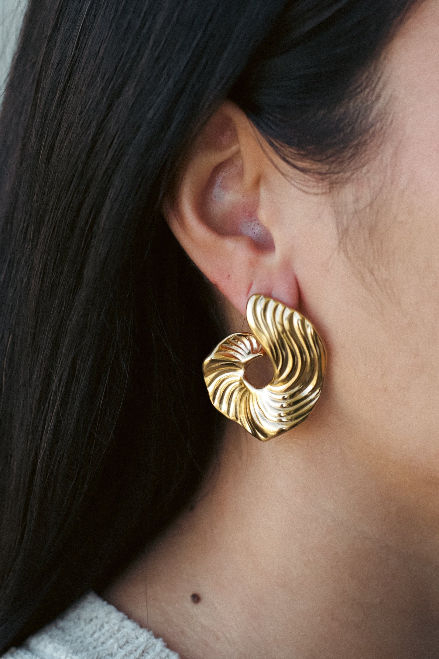 FLOWING SWIRL HOOPS | KÜPE